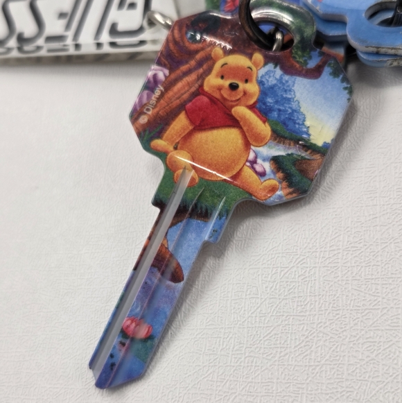 Vintage Guess Keychain & 4 NOS Disney House Key Blanks - Picture 6 of 7